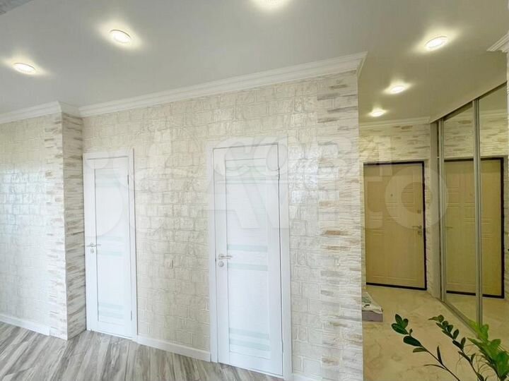 2-к. квартира, 57 м², 14/18 эт.