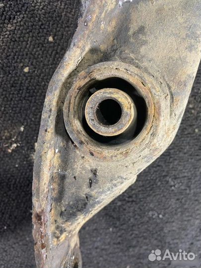 Рычаг передний нижний правый Honda Integra EK