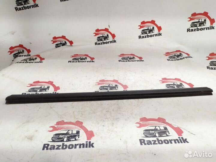 Уплотнитель стекла двери Mercedes Vito W639 2.1D