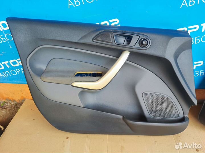 Обшивки передних дверей Ford Fiesta Mk6