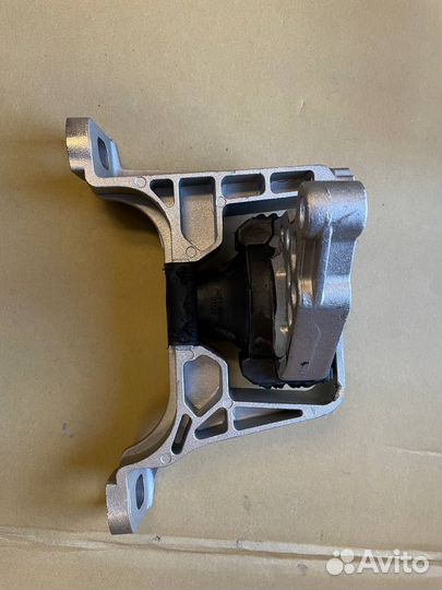 Опора двигателя правая Mazda 3 BK 05-08