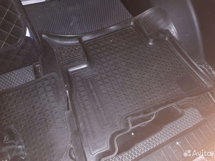 Автомобильные коврики резиновые в Прадо 150