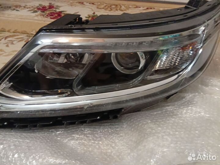 Передние фары на Киа Соренто 2012 хм