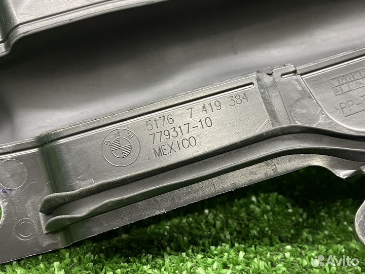 Уплотнитель капота правый BMW G20