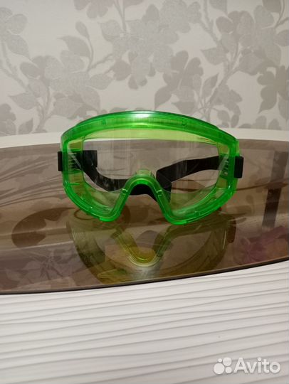 Защитные очки