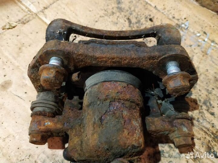 Суппорт тормозной задний левый Chery Fora (A21)