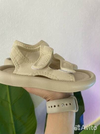 Сандалии детские новые