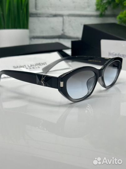 Солнцезащитные очки женские Saint Laurent