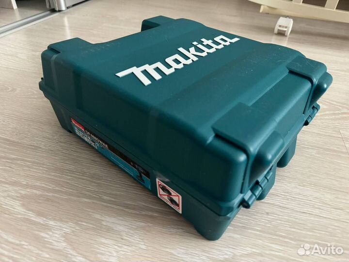 Аккумуляторная дрель-шуруповерт makita DF488dwae