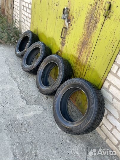 Bridgestone Ice Cruiser 7000 215/65 R16