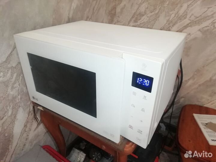 Продам микроволновую печь LG MS2336GIH