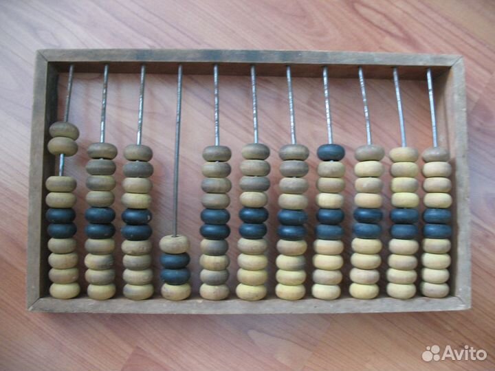 Счеты старинные большие. Карты географические СССР