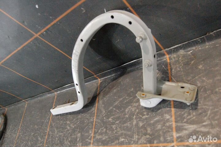 Петля крышки багажника левая - Hyundai Genesis