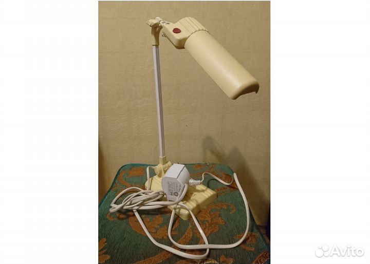Настольная лампа молочного цвета, настройка высоты