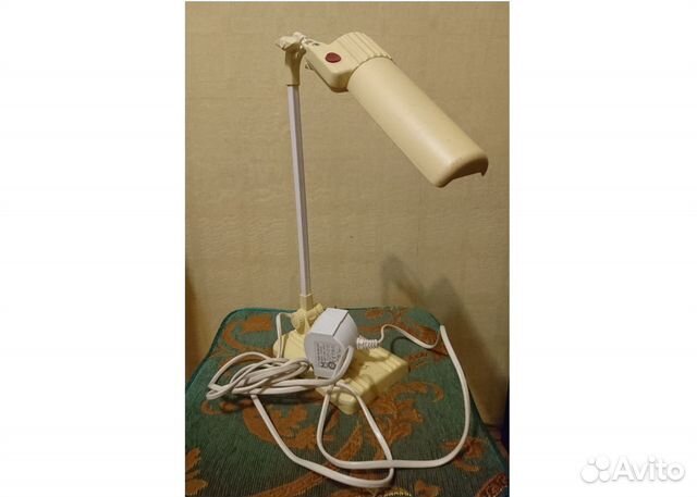 Настольная лампа молочного цвета, настройка высоты