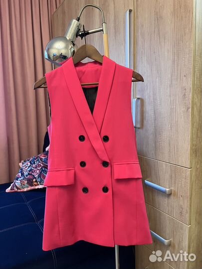 Жилет розовый на пуговицах