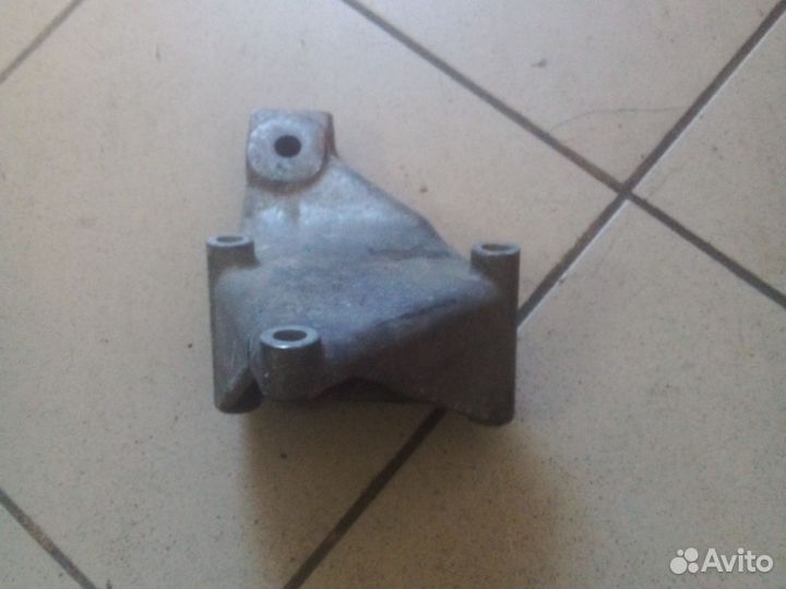 Кронштейн двигателя volkswagen лт 35