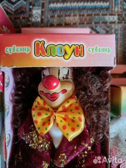 Кукла фарфоровая клоун