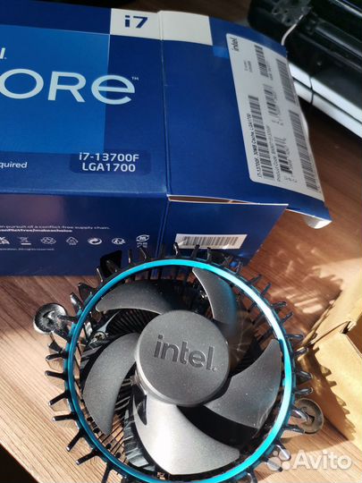 Коробка Core i7-13700f с кулером, без процессора