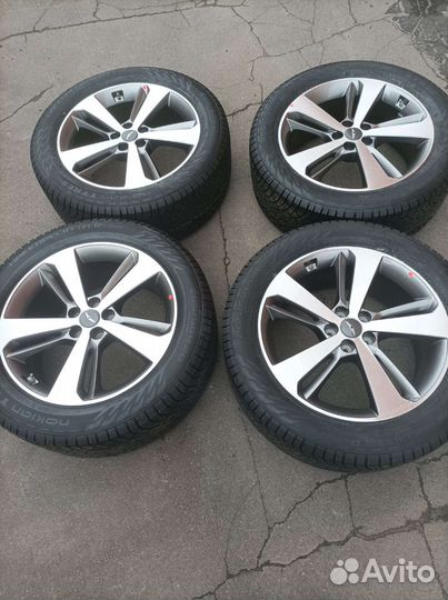 Оригинальные колеса R20 на Genesis GV 80