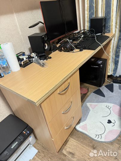 Письменный стол
