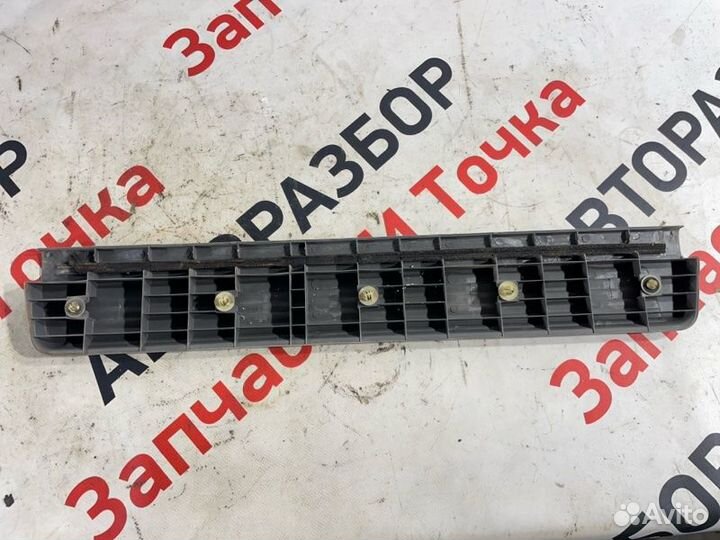 Накладка на порог салона передняя правая