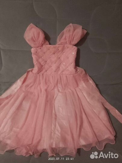 Продам платье 5-6лет