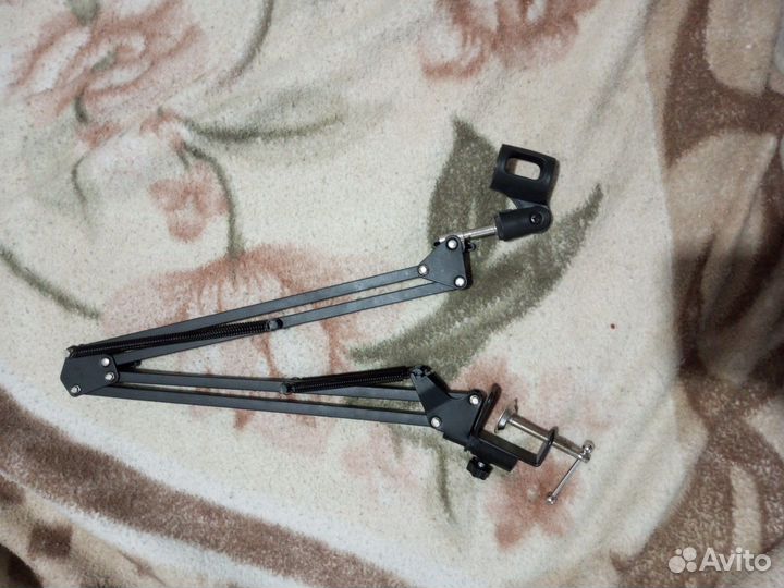 Продаю микрофон с штативом