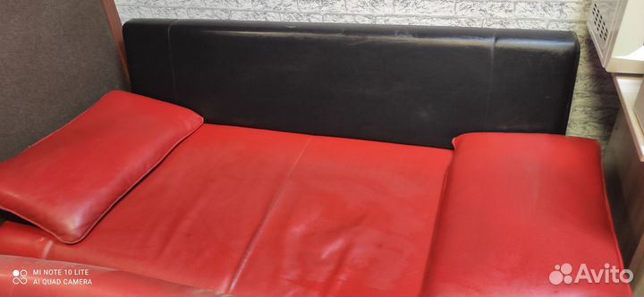 Диван красный (кож.зам