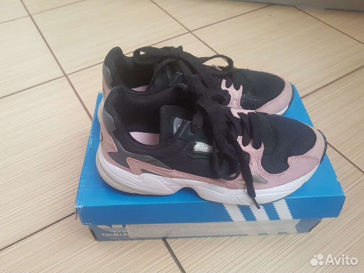 Кроссовки женские adidas falcon р.36