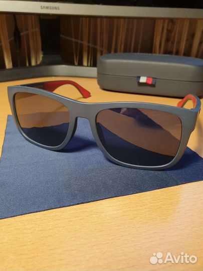 Очки tommy hilfiger