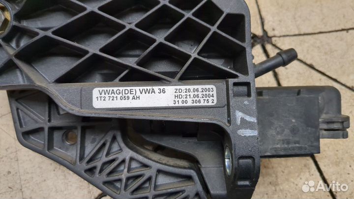 Педаль сцепления Volkswagen Touran, 2004