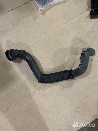 Патрубок радиатора Ford escape 12-19