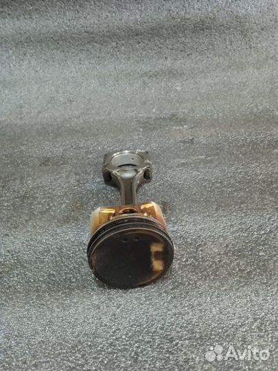 Поршень с шатуном Nissan QG16DE