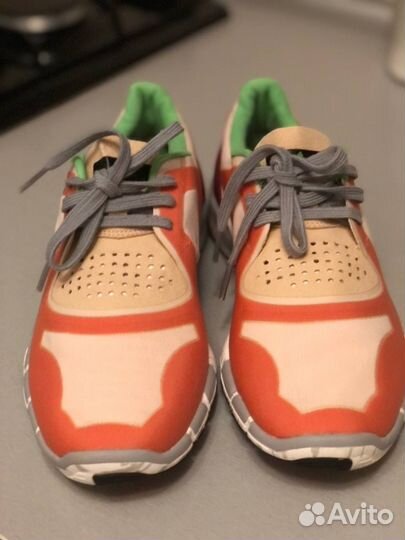 Кроссовки женские