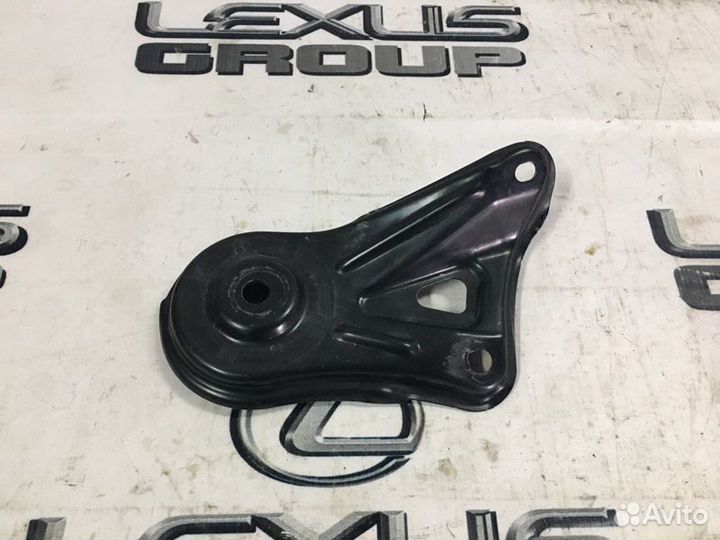 Крепление балки подвески заднее правое Lexus Es250