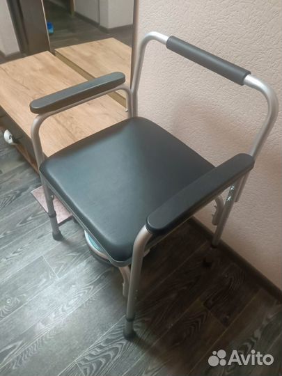 Стул-кресло с санитарным оснащением