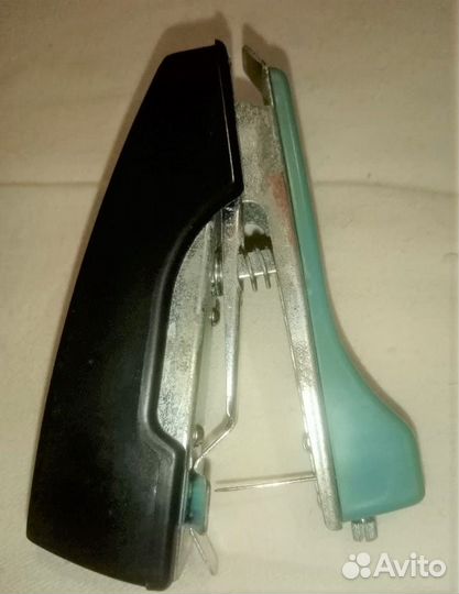 Портативная швейная машинка