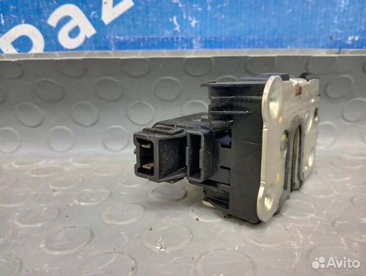 Замок двери задний левый Renault Duster 1