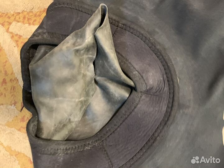 Сухой гидрокостюм для дайвинга