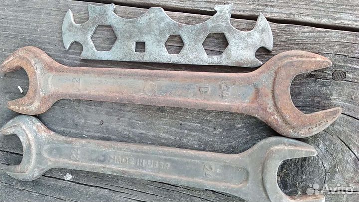 Керосиновая лампа,ключи гаечные,головки под шестиг