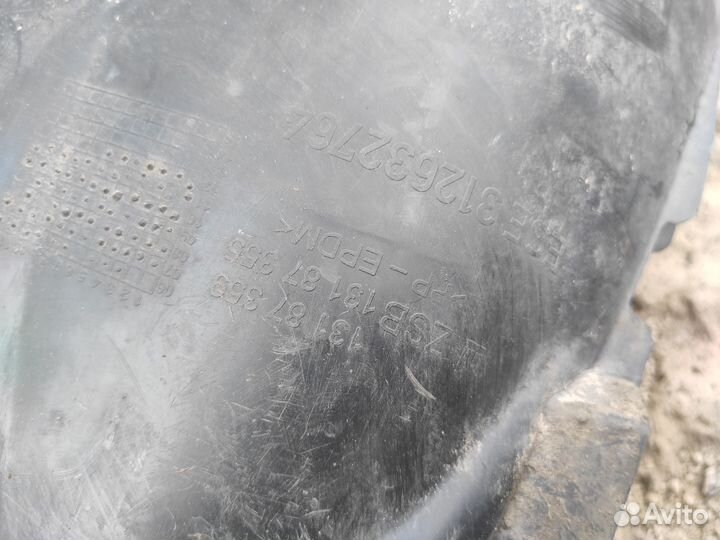 Подкрылок передний на Opel Corsa D