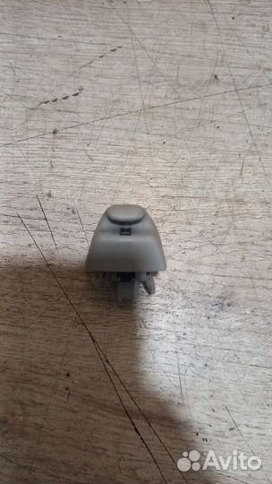 Крючок солнцезащитного козырька