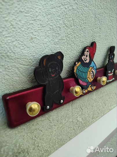 Вешалка настенная металлическая