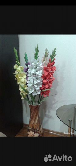 Гладиолусы букет