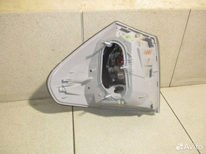 Фонарь задний наружный правый Lexus RX 300/330/350