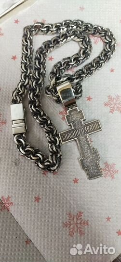 Серебряная цепь и крест