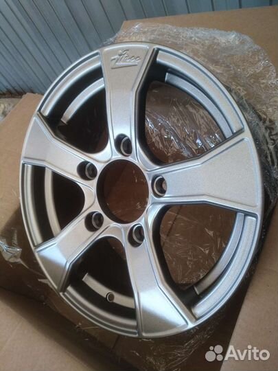 Литьё новое Niva r-15 (5x139,7) 4 шт