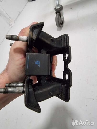 Lexus GS300 IS250 подушка АКПП