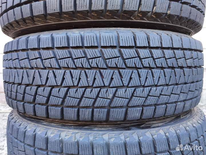 Bridgestone Blizzak DM-V1 215/65 R16 98Q